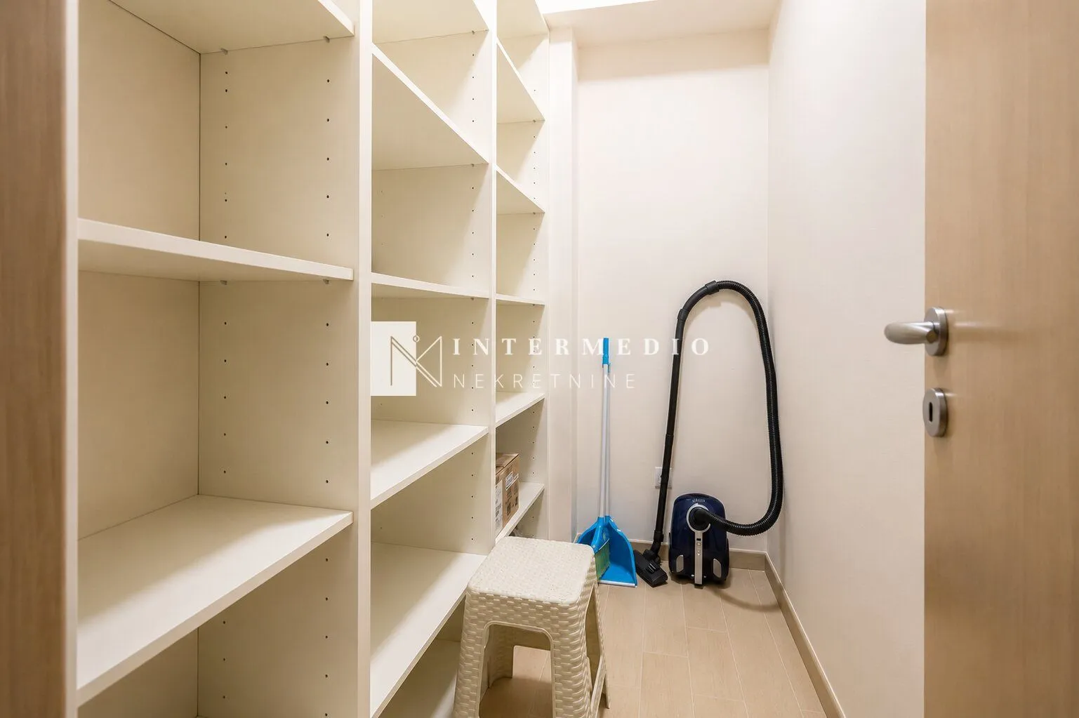Prodaja, dvosoban stan, 96m², Pržno, Budva