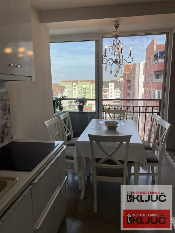 Prodaja, četvorosoban stan, 124m², Grbavica, Novi Sad Sve Podlokacije