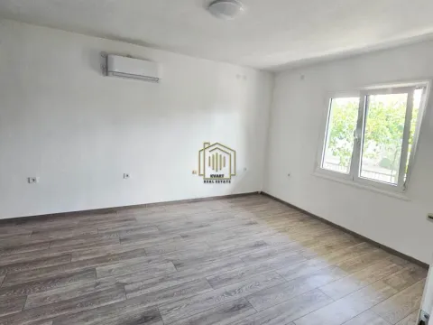 Izdavanje, dvosoban stan, 90m², Masline, Podgorica