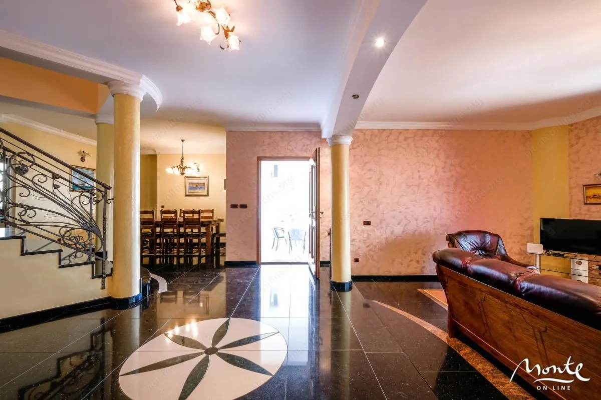 Sale, house, 560m², Petrovac, Budva