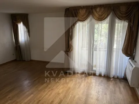 Izdavanje, trosoban stan, 75m², Blok 5, Podgorica - image 2