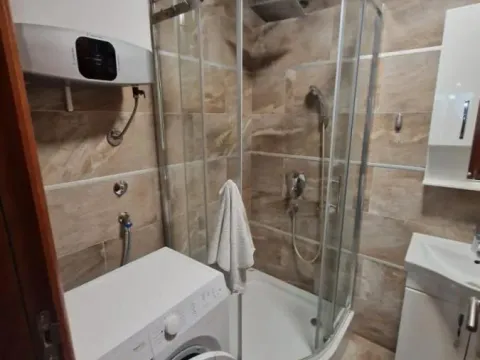 Izdavanje, jednosoban stan, 58m², Centar, Tivat - image 3