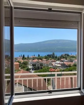 Rent, one bedroom apartment, 40m², Baošići, Herceg Novi