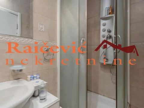 Sale, four bedroom apartment, 142m², Savski Venac, Beograd - image 9