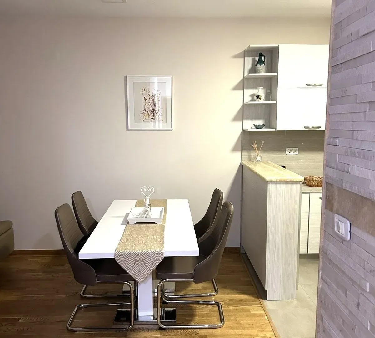 Izdavanje, dvosoban stan, 64m², City Kvart, Podgorica