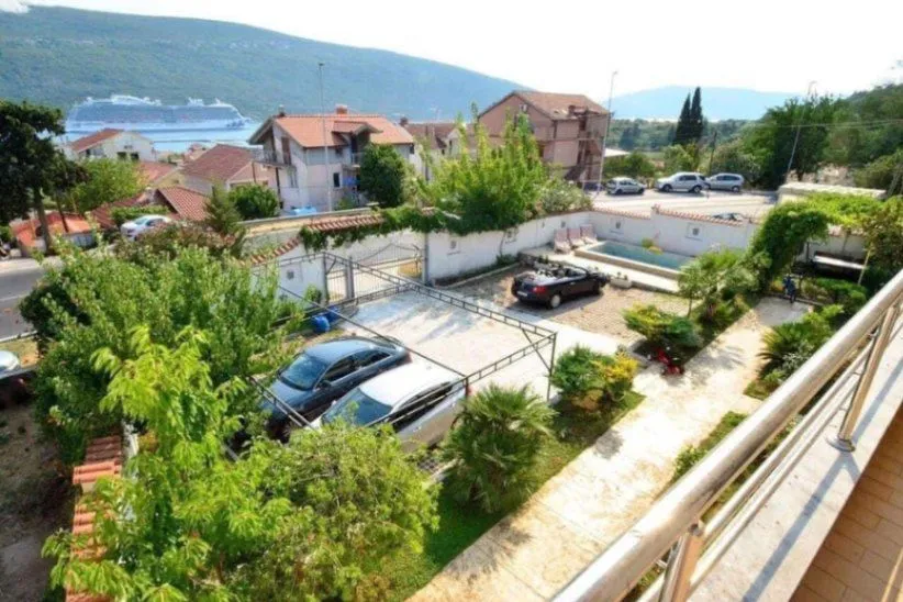 Prodaja, dvosoban stan, 72m², Đenovići, Herceg Novi