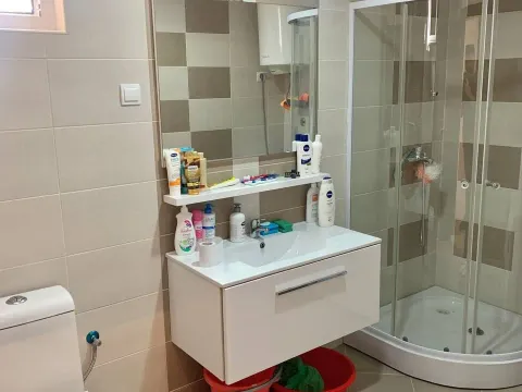 Izdavanje, jednosoban stan, 47m², Centar, Budva - image 10