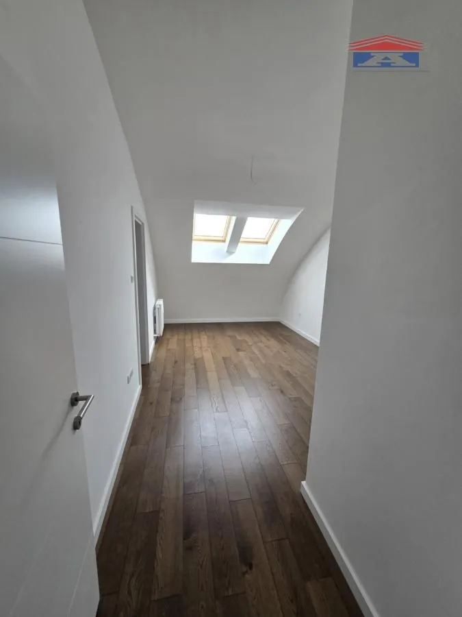 Prodaja, četvorosoban stan, 117m², Novo naselje, Novi Sad