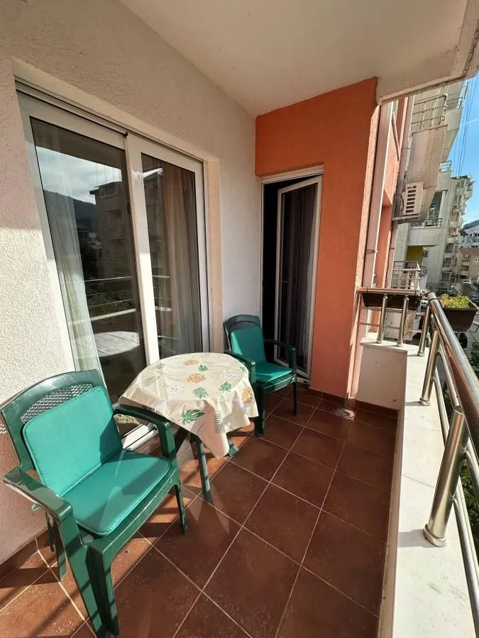 Rent, one bedroom apartment, 47m², Centar, Budva