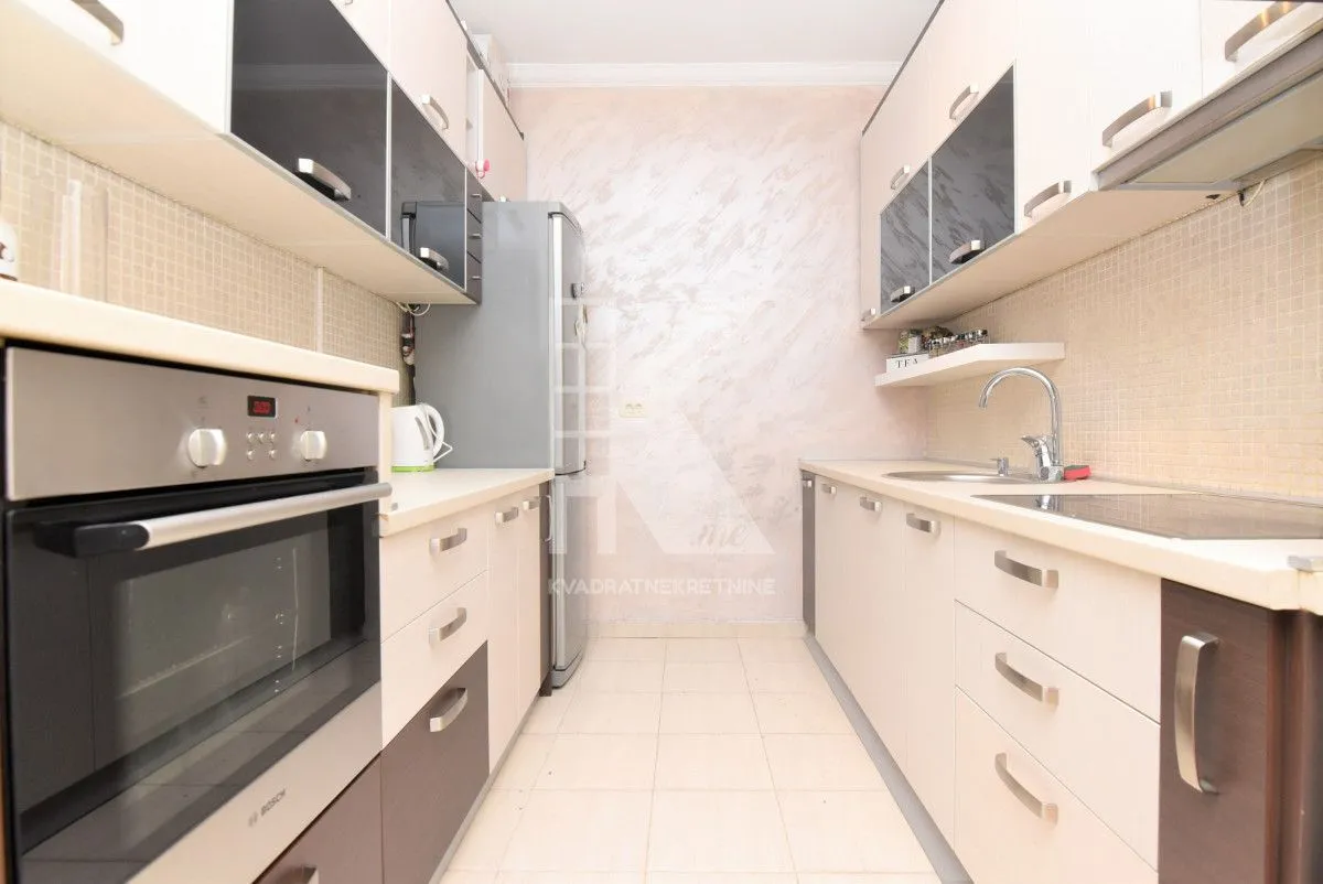 Izdavanje, dvosoban stan, 90m², Preko Morače, Podgorica