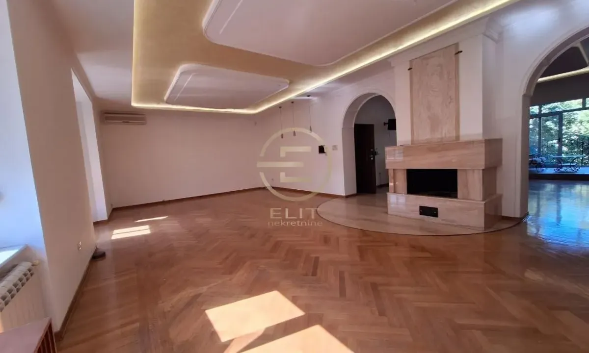 Prodaja, četvorosoban stan, 213m², Centar, Novi Sad