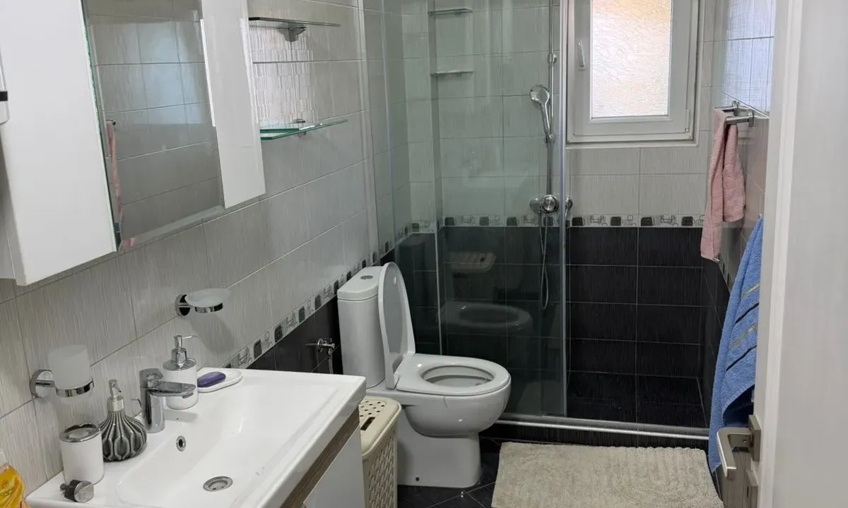 Izdavanje, kuća, 155m², Farmaci, Podgorica