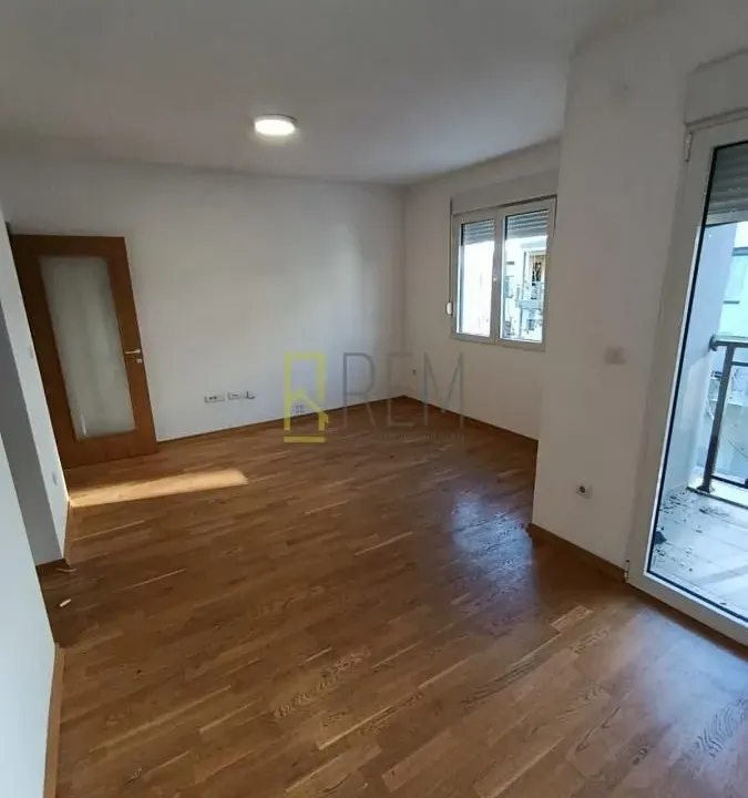 Prodaja, jednosoban stan, 43m², Blok 9, Podgorica