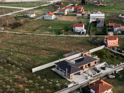 Prodaja, kuća, 259m², Donji Kokoti, Podgorica - image 2