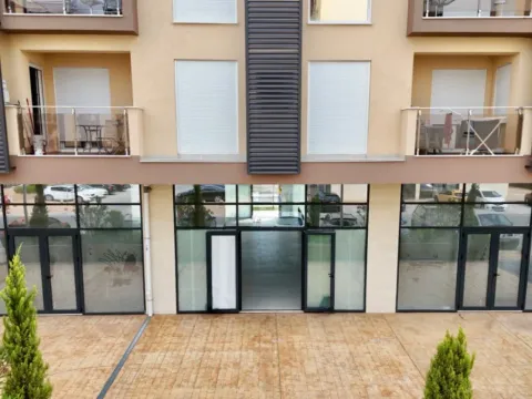 Izdavanje, poslovni prostor, 130m², City Kvart, Podgorica - image 2