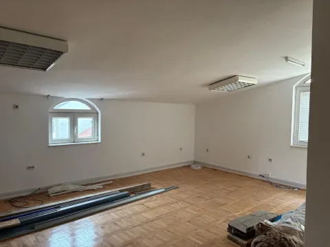 Izdavanje, poslovni prostor, 150m², Centar, Podgorica - image 6