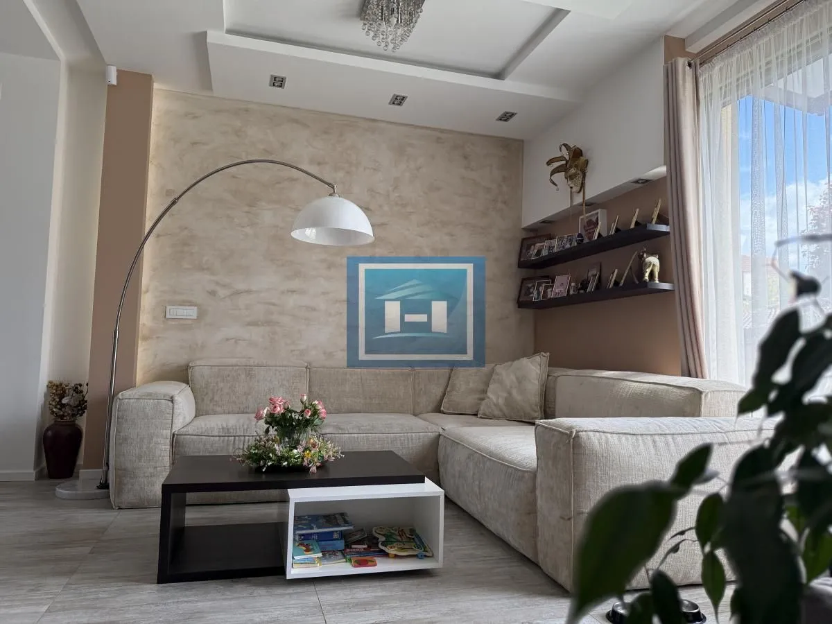 Prodaja, kuća, 240m², Centar, Jagodina