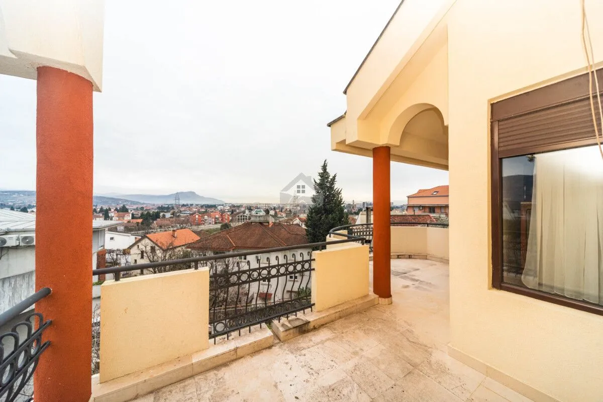 Izdavanje, kuća, 380m², Gorica C, Podgorica