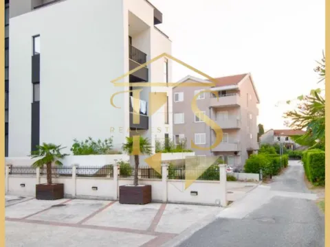 Rent, one bedroom apartment, 39m², Centar, Tivat - image 9
