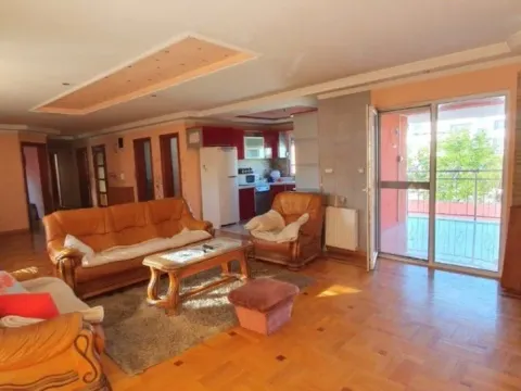 Izdavanje, petosoban stan, 200m², Petrovaradin, Novi Sad - image 13