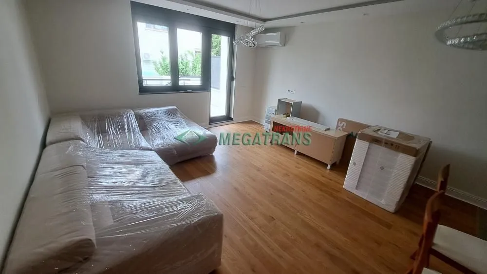 Izdavanje, četvorosoban stan, 90m², Bulevar Evrope, Novi Sad Sve Podlokacije