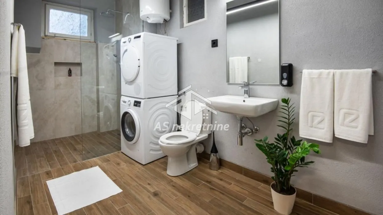 Izdavanje, trosoban stan, 90m², Stari Grad, Beograd