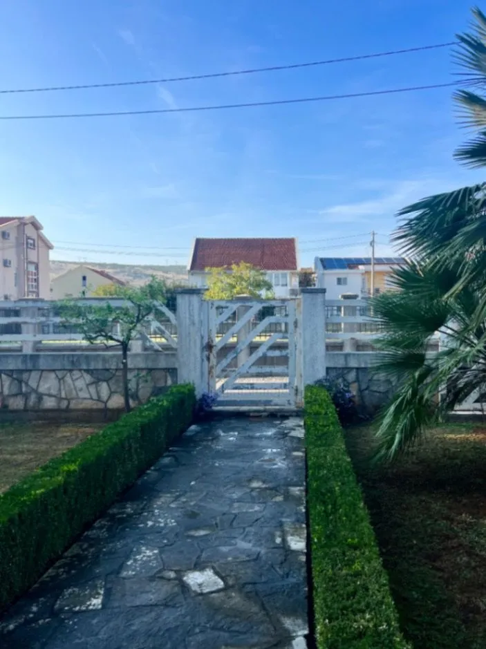 Izdavanje, kuća, 270m², Dalmatinska ulica, Podgorica