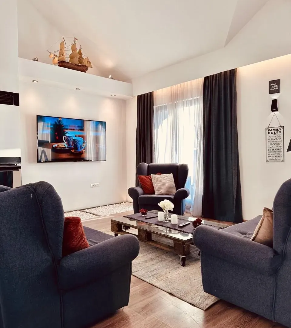 Izdavanje, trosoban stan, 130m², Mažina, Tivat