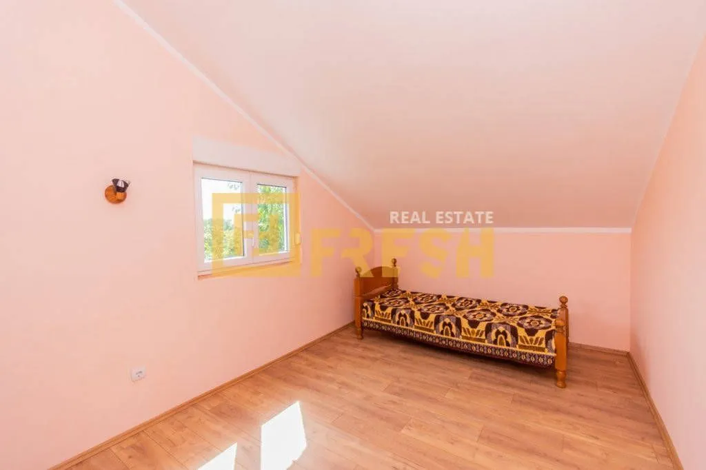 Rent, house, 180m², Kokoti, Podgorica