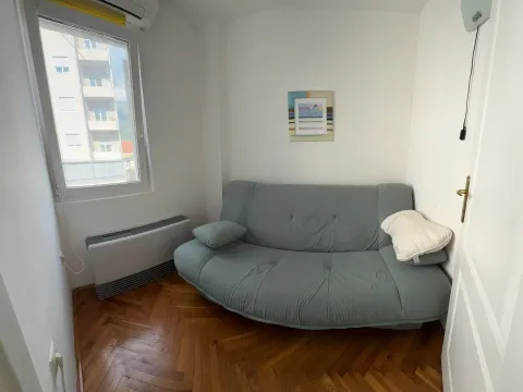 Rent, one bedroom apartment, 38m², Budva, Crna Gora - image 13