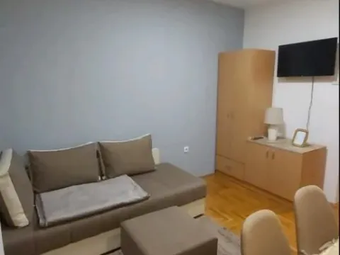 Izdavanje, garsonjera, 25m², Podbara, Novi Sad Sve Podlokacije - image 2
