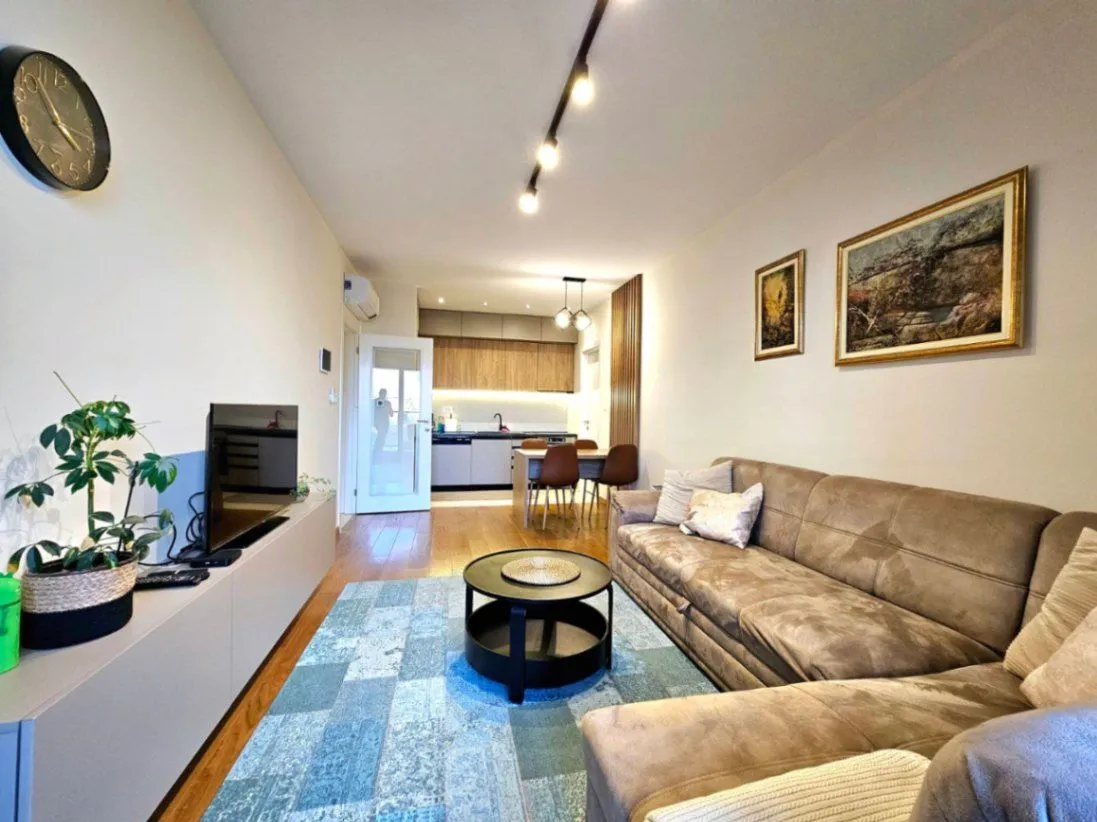 Prodaja, dvosoban stan, 70m², Tološka šuma, Podgorica
