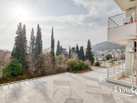 Sale, two bedroom apartment, 85m², Petrovac, Budva - image 20