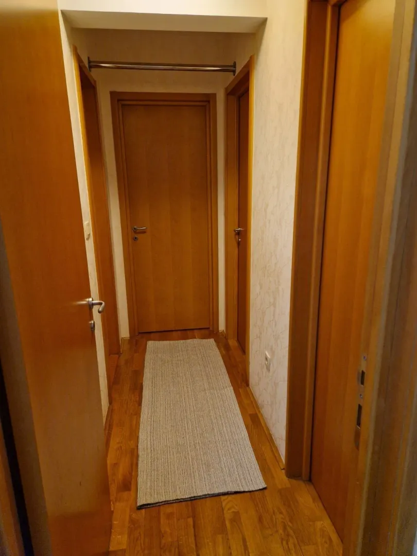 Izdavanje, četvorosoban stan, 75m², Stari Aerodrom, Podgorica