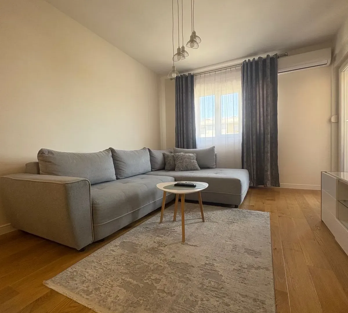 Izdavanje, jednosoban stan, 50m², Central Point, Podgorica