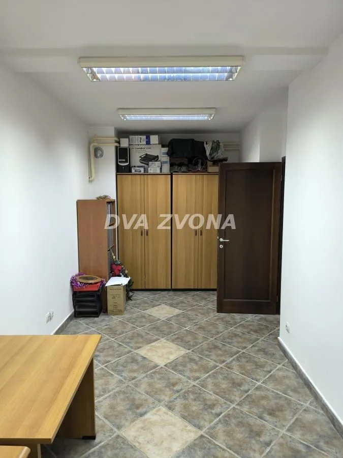 Prodaja, četvorosoban stan, 70m², Salajka, Novi Sad Sve Podlokacije