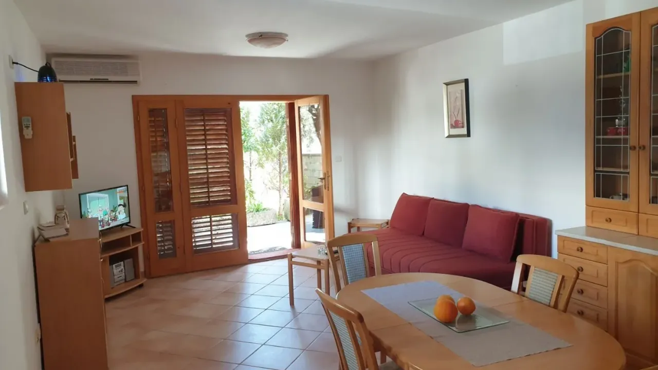 Rent, one bedroom apartment, 50m², Seljanovo, Tivat