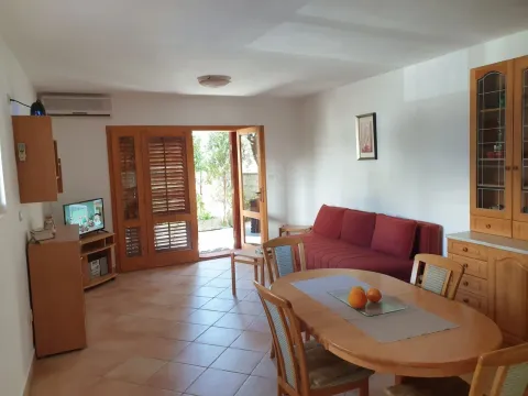 Rent, one bedroom apartment, 50m², Seljanovo, Tivat - image 1