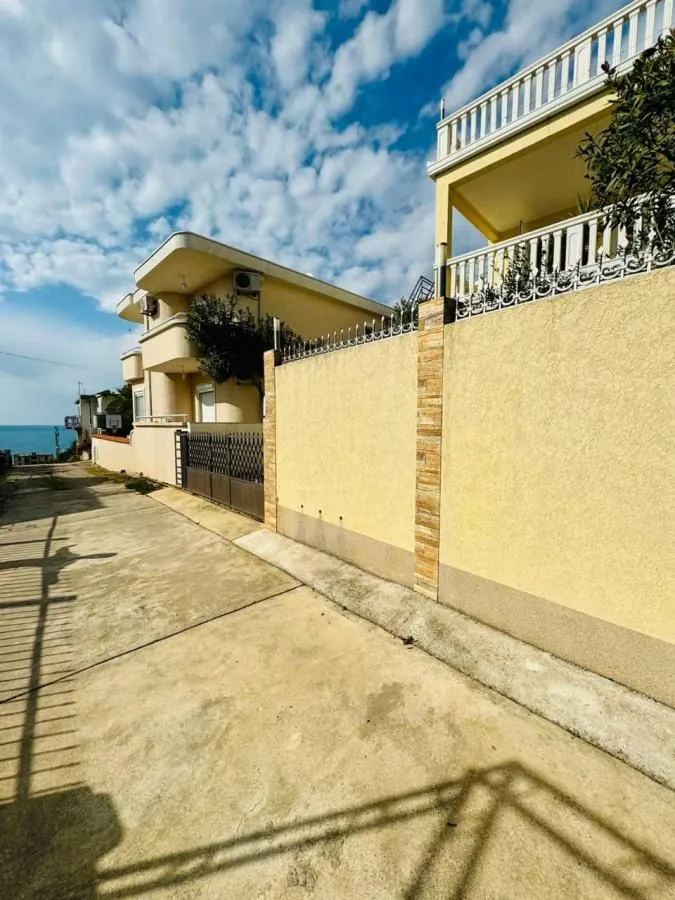 Sale, house, 290m², Bar, Crna Gora