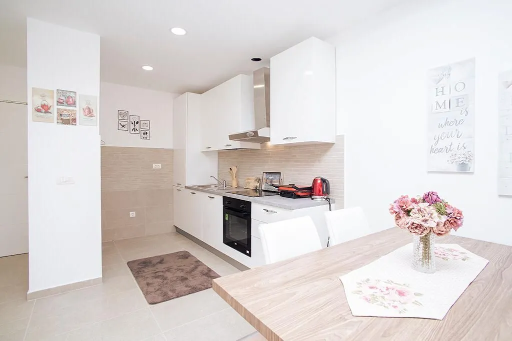 Prodaja, jednosoban stan, 57m², Pod Kuk, Tivat