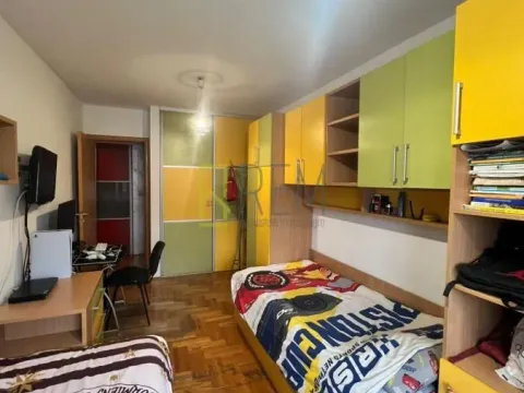 Prodaja, dvosoban stan, 70m², Stari Aerodrom, Podgorica - image 1