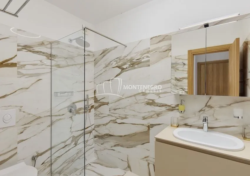 Prodaja, trosoban stan, 158m², Dobrota, Kotor