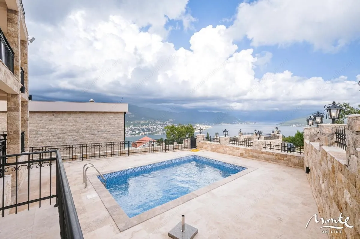 Prodaja, kuća, 204m², Herceg Novi, Crna Gora