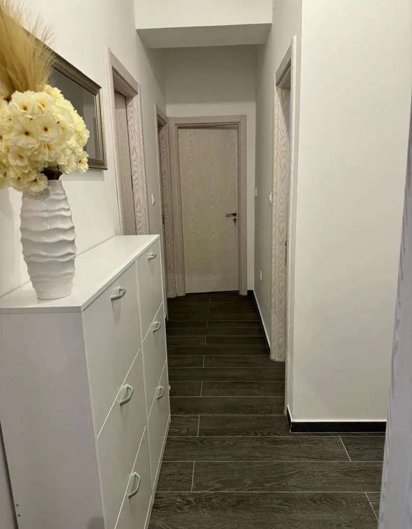 Izdavanje, trosoban stan, 74m², Ljubović, Podgorica