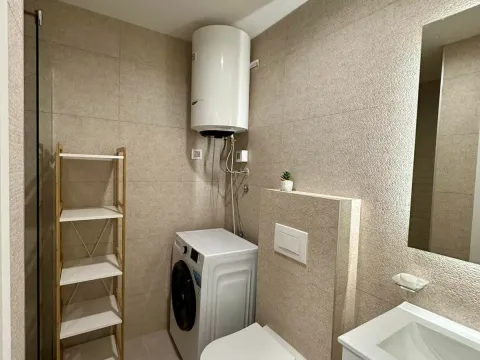 Izdavanje, trosoban stan, 47m², Stari Aerodrom, Podgorica - image 9