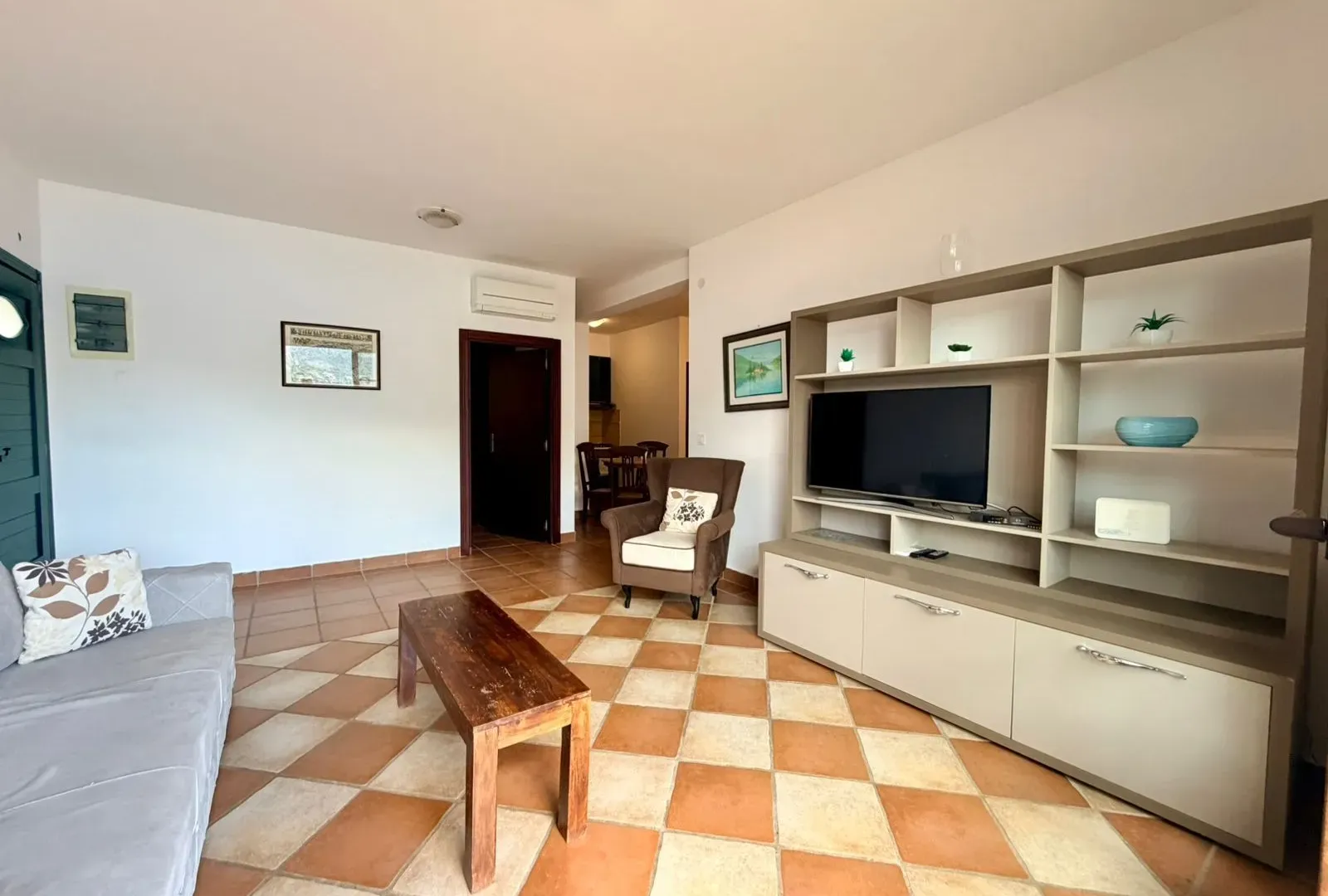 Prodaja, dvosoban stan, 87m², Morinj, Kotor