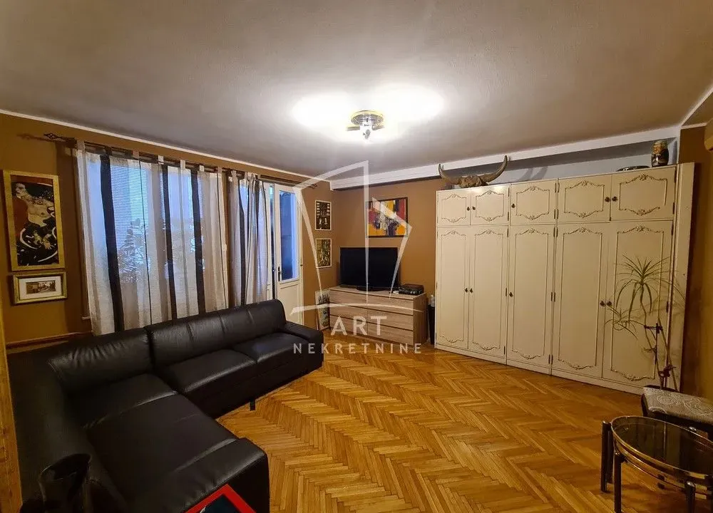 Izdavanje, trosoban stan, 72m², Vračar Sve Podlokacije, Beograd