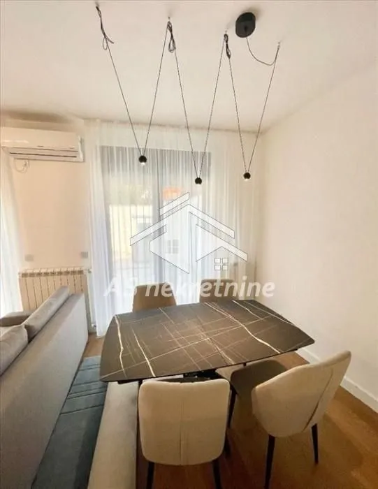 Rent, three bedroom apartment, 60m², Vračar Sve Podlokacije, Beograd