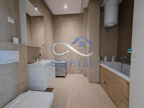 Izdavanje, četvorosoban stan, 147m², Centar, Novi Sad - image 13