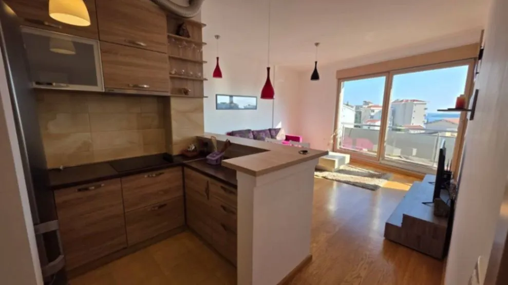 Rent, two bedroom apartment, 70m², Bečići, Budva